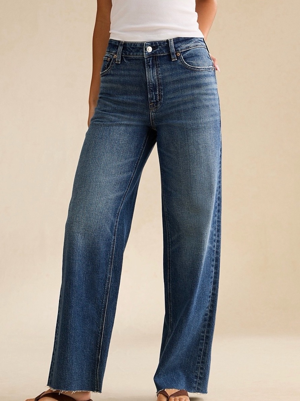 AE Super High-Waisted Baggy
Wide-Leg Jean